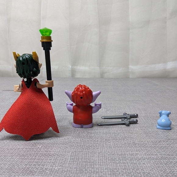 LEGO Minifigures Goblin King &  Magic Staff  Jimblin Goblin Cub, 2 Swords 41183 - Picture 7 of 15
